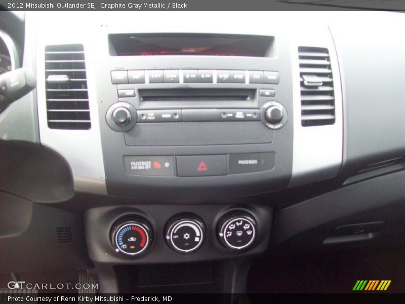 Graphite Gray Metallic / Black 2012 Mitsubishi Outlander SE