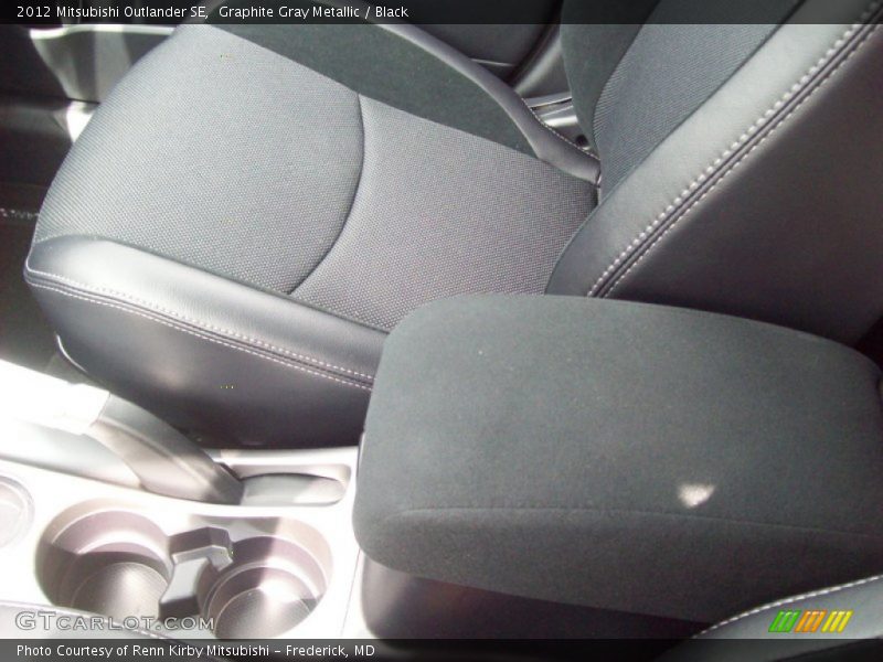 Graphite Gray Metallic / Black 2012 Mitsubishi Outlander SE