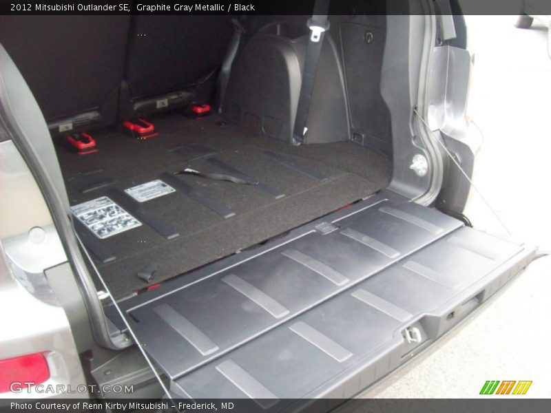 Graphite Gray Metallic / Black 2012 Mitsubishi Outlander SE