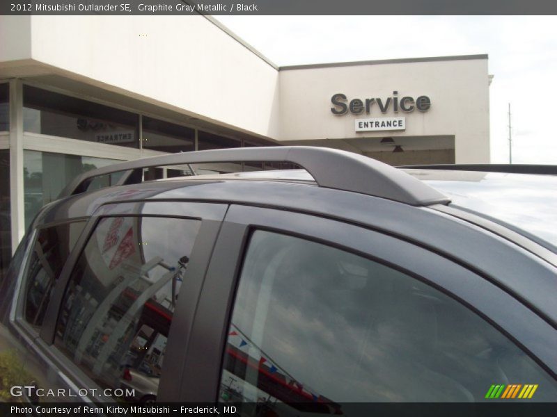 Graphite Gray Metallic / Black 2012 Mitsubishi Outlander SE