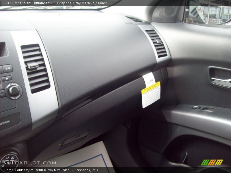 Graphite Gray Metallic / Black 2012 Mitsubishi Outlander SE