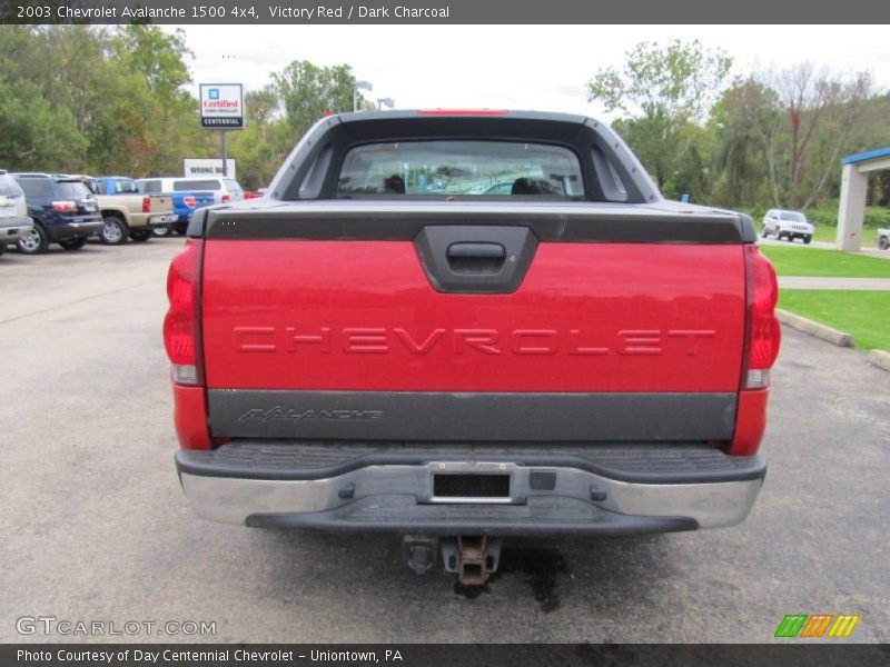 Victory Red / Dark Charcoal 2003 Chevrolet Avalanche 1500 4x4