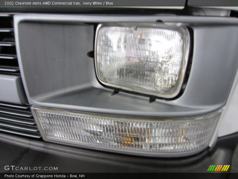 Ivory White / Blue 2002 Chevrolet Astro AWD Commercial Van