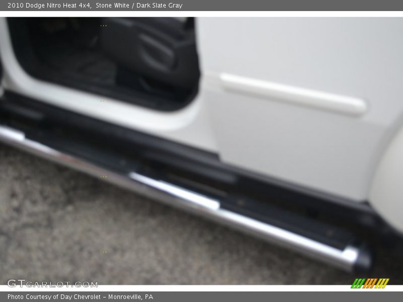 Stone White / Dark Slate Gray 2010 Dodge Nitro Heat 4x4