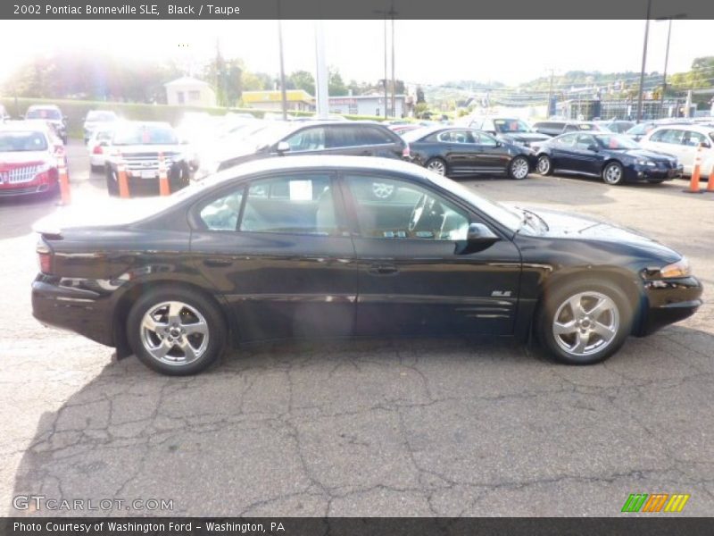 Black / Taupe 2002 Pontiac Bonneville SLE