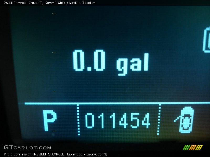 Summit White / Medium Titanium 2011 Chevrolet Cruze LT