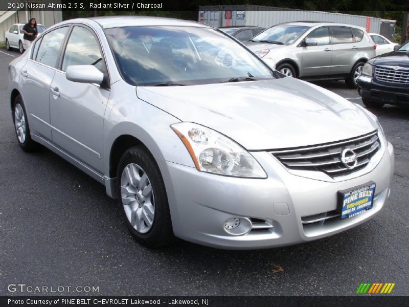 Radiant Silver / Charcoal 2010 Nissan Altima 2.5 S