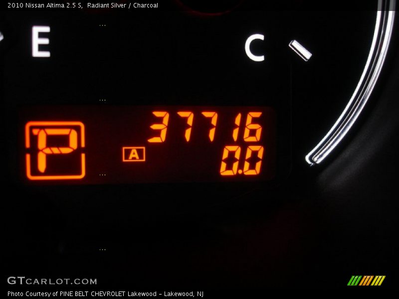 Radiant Silver / Charcoal 2010 Nissan Altima 2.5 S