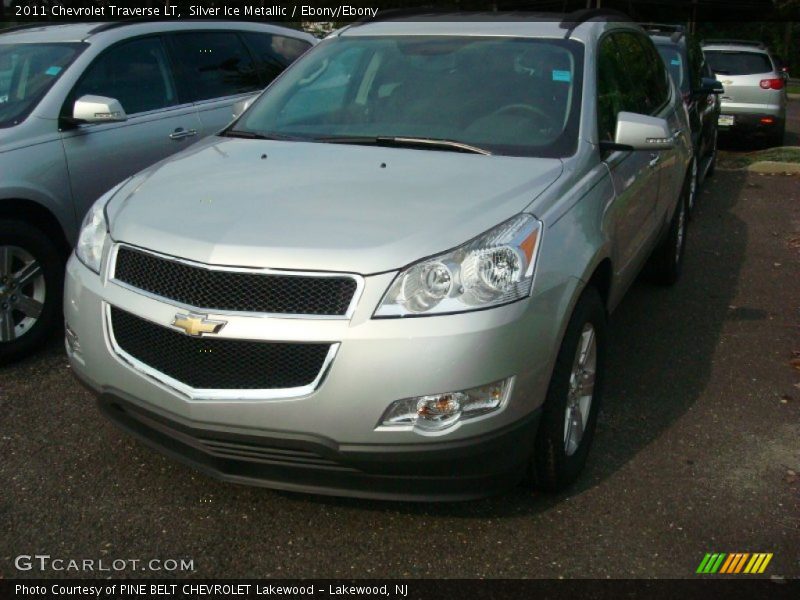 Silver Ice Metallic / Ebony/Ebony 2011 Chevrolet Traverse LT