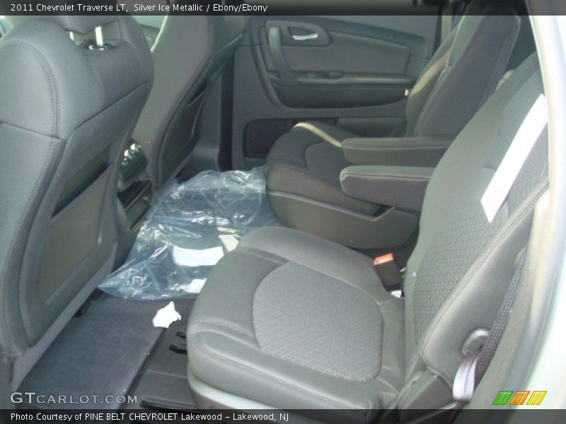 Silver Ice Metallic / Ebony/Ebony 2011 Chevrolet Traverse LT