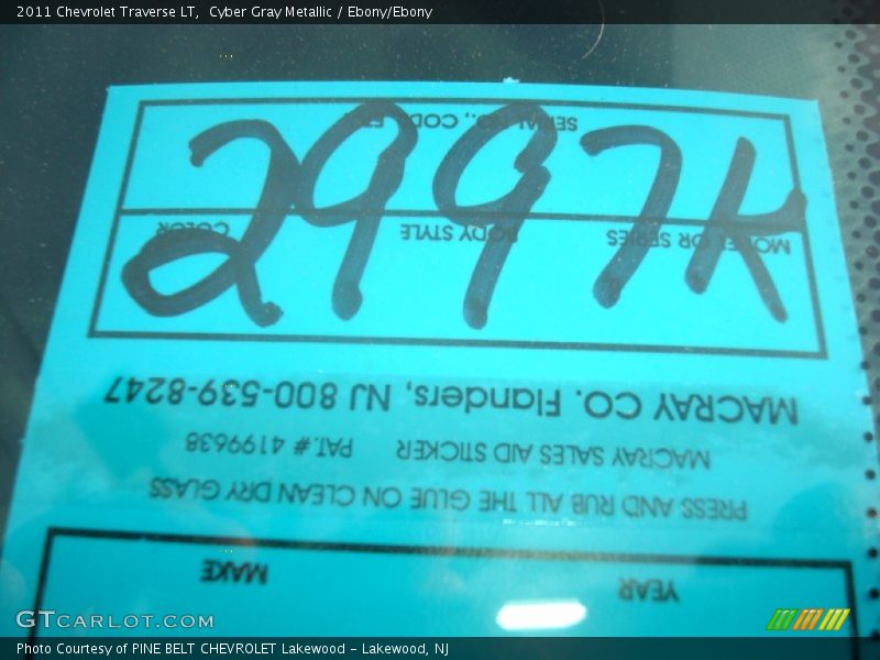 Cyber Gray Metallic / Ebony/Ebony 2011 Chevrolet Traverse LT