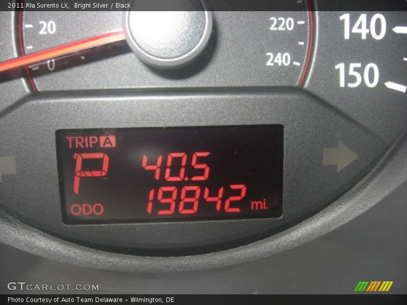 Bright Silver / Black 2011 Kia Sorento LX