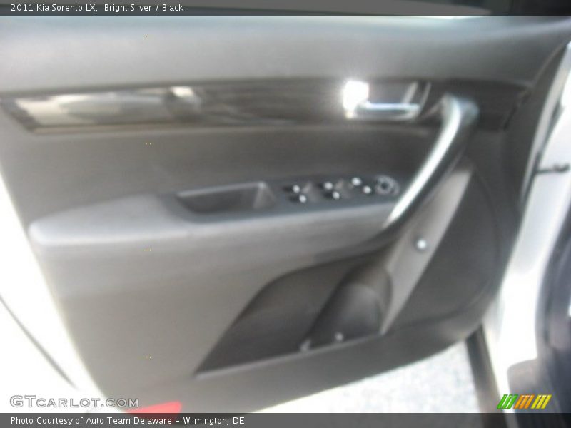 Bright Silver / Black 2011 Kia Sorento LX