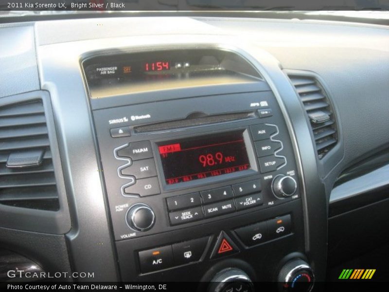 Bright Silver / Black 2011 Kia Sorento LX
