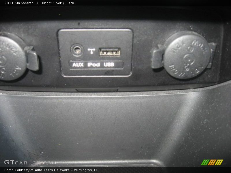 Bright Silver / Black 2011 Kia Sorento LX