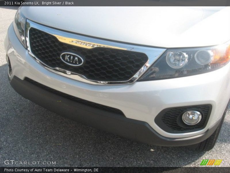 Bright Silver / Black 2011 Kia Sorento LX