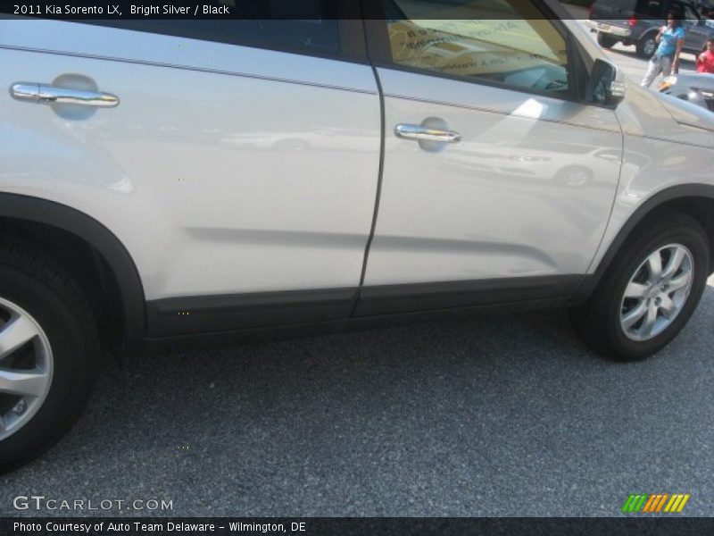 Bright Silver / Black 2011 Kia Sorento LX