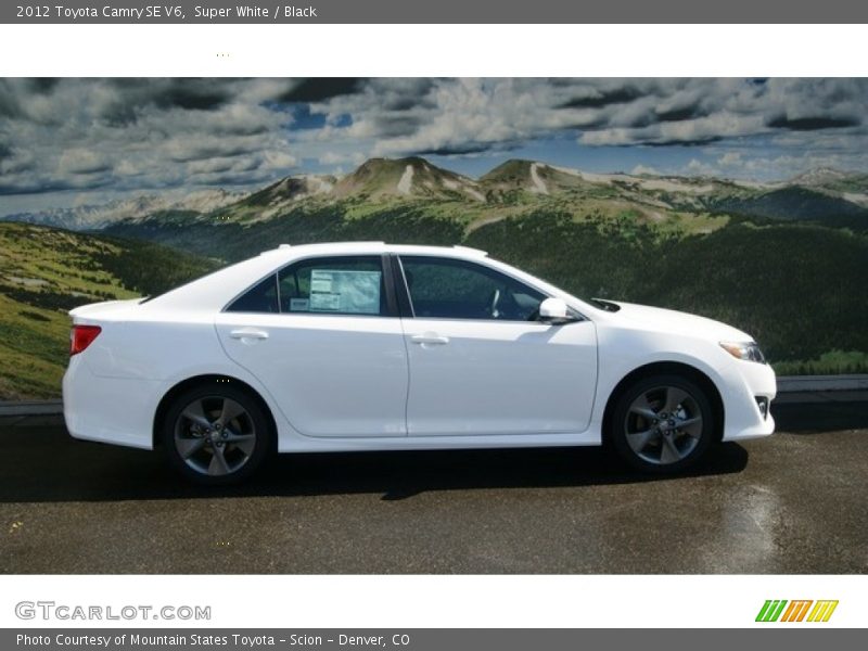Super White / Black 2012 Toyota Camry SE V6