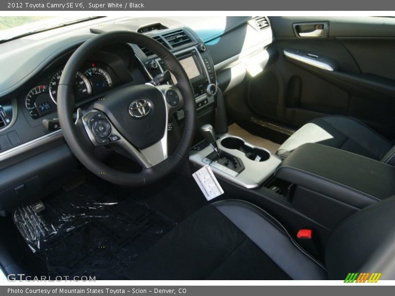 Super White / Black 2012 Toyota Camry SE V6