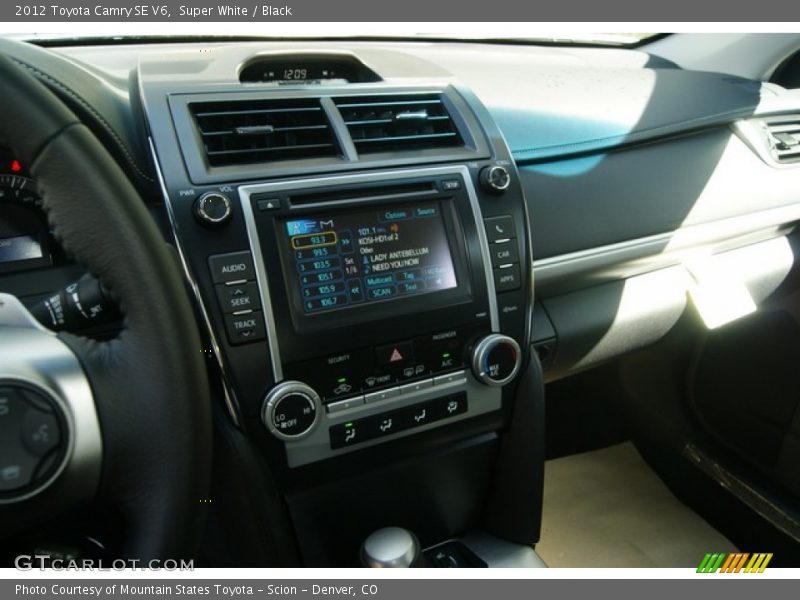 Super White / Black 2012 Toyota Camry SE V6