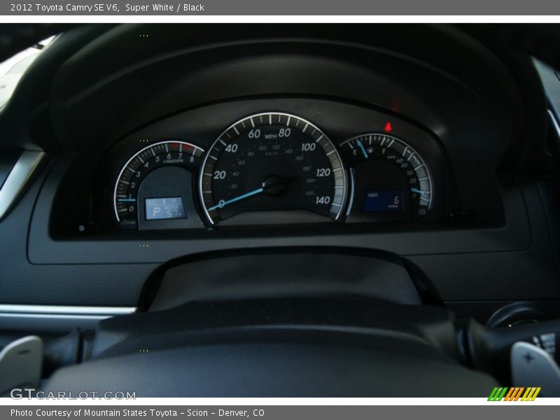 Super White / Black 2012 Toyota Camry SE V6