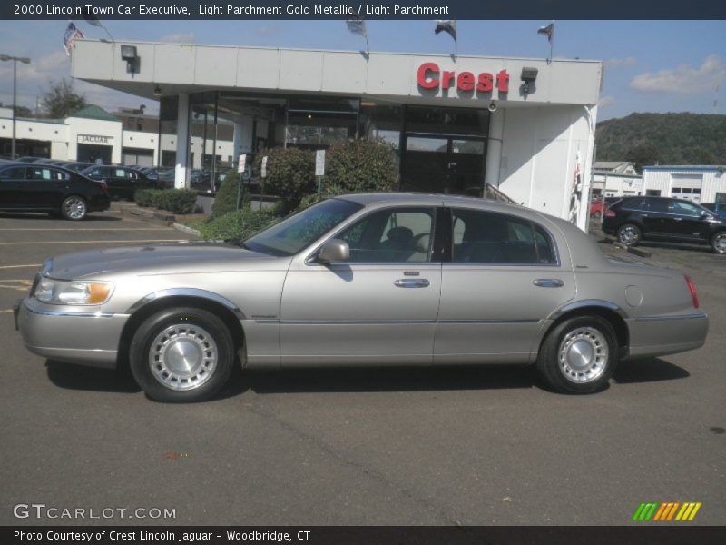 Light Parchment Gold Metallic / Light Parchment 2000 Lincoln Town Car Executive