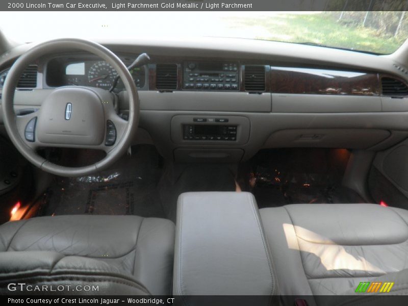 Light Parchment Gold Metallic / Light Parchment 2000 Lincoln Town Car Executive