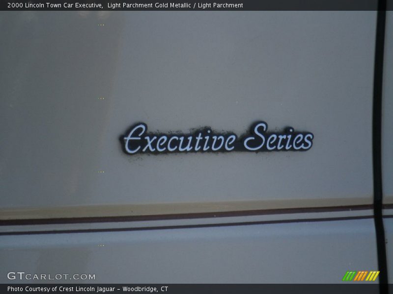 Light Parchment Gold Metallic / Light Parchment 2000 Lincoln Town Car Executive