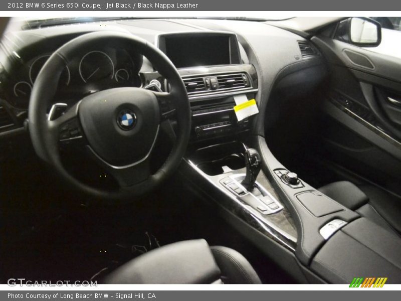 Dashboard of 2012 6 Series 650i Coupe