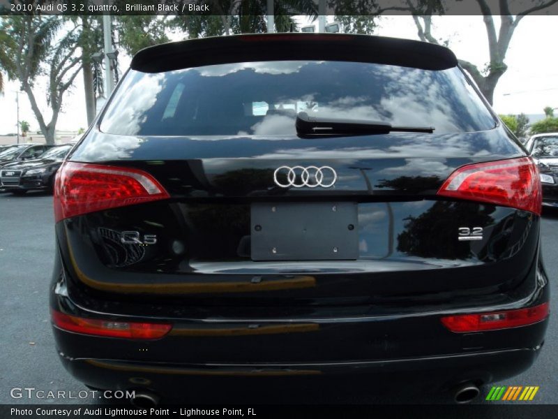 Brilliant Black / Black 2010 Audi Q5 3.2 quattro