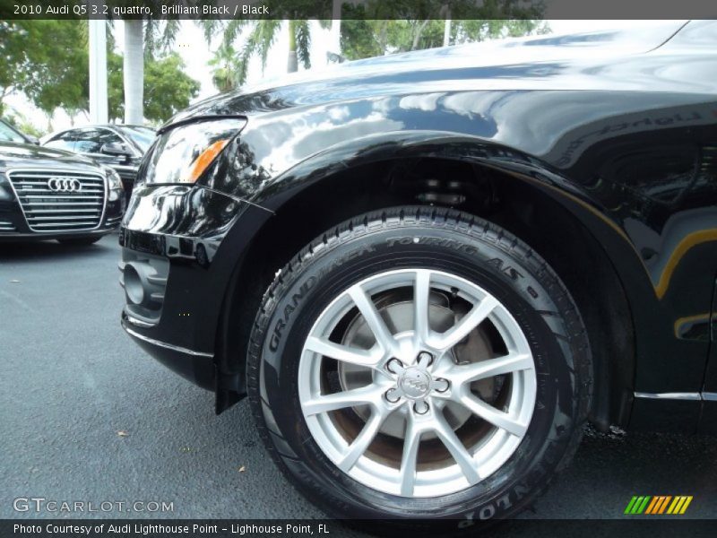 Brilliant Black / Black 2010 Audi Q5 3.2 quattro