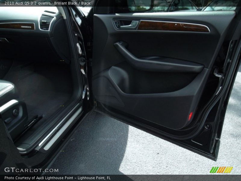 Brilliant Black / Black 2010 Audi Q5 3.2 quattro