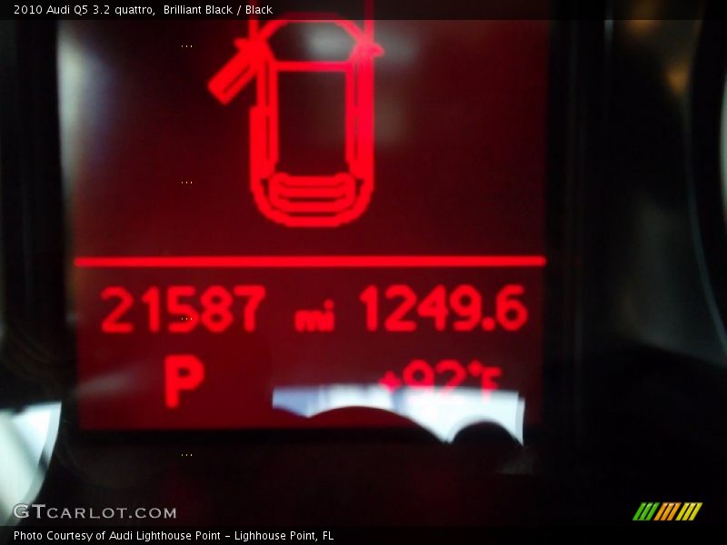 Brilliant Black / Black 2010 Audi Q5 3.2 quattro