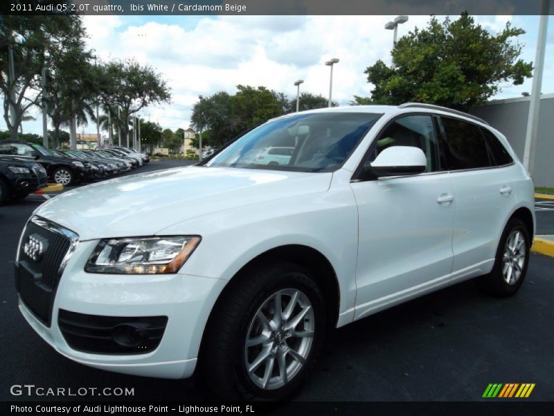 Front 3/4 View of 2011 Q5 2.0T quattro