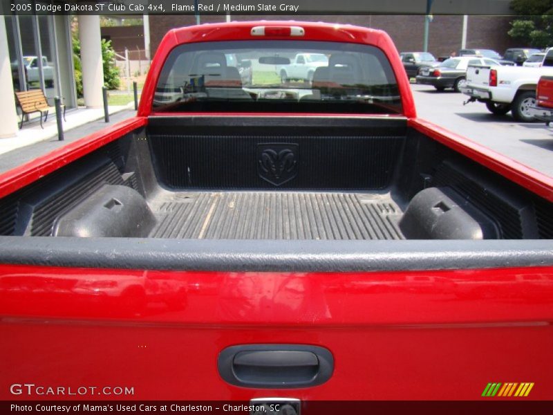 Flame Red / Medium Slate Gray 2005 Dodge Dakota ST Club Cab 4x4