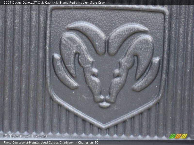 Flame Red / Medium Slate Gray 2005 Dodge Dakota ST Club Cab 4x4