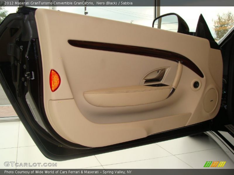 Door Panel of 2012 GranTurismo Convertible GranCabrio