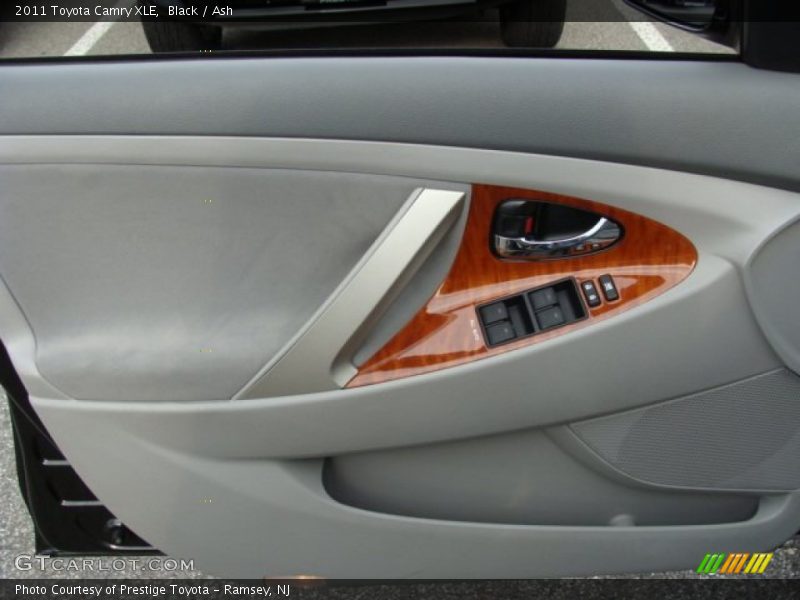 Black / Ash 2011 Toyota Camry XLE