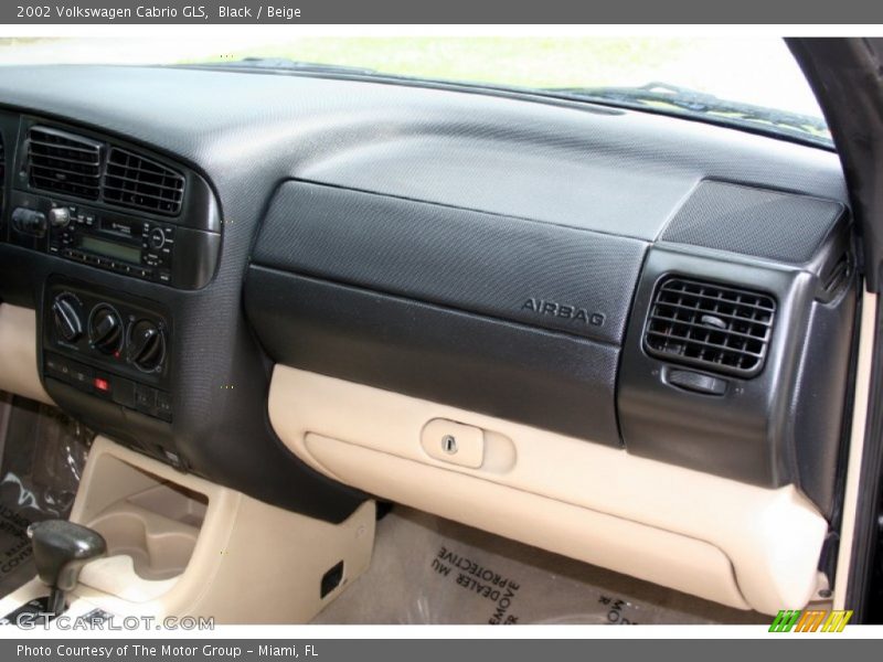 Black / Beige 2002 Volkswagen Cabrio GLS