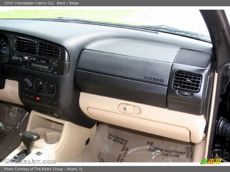 Black / Beige 2002 Volkswagen Cabrio GLS