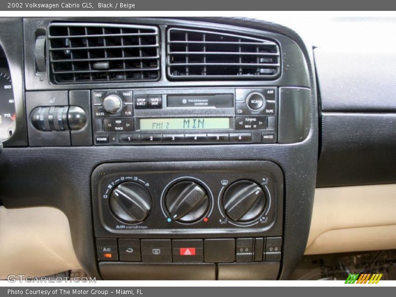 Black / Beige 2002 Volkswagen Cabrio GLS