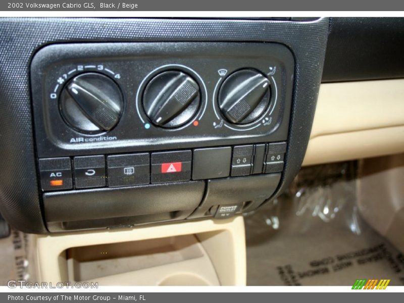 Black / Beige 2002 Volkswagen Cabrio GLS