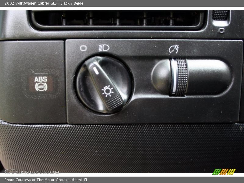 Black / Beige 2002 Volkswagen Cabrio GLS