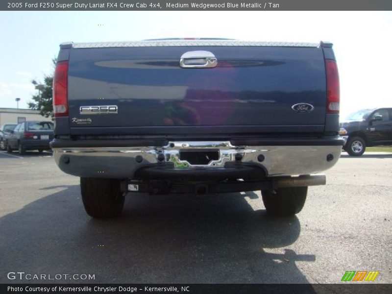 Medium Wedgewood Blue Metallic / Tan 2005 Ford F250 Super Duty Lariat FX4 Crew Cab 4x4