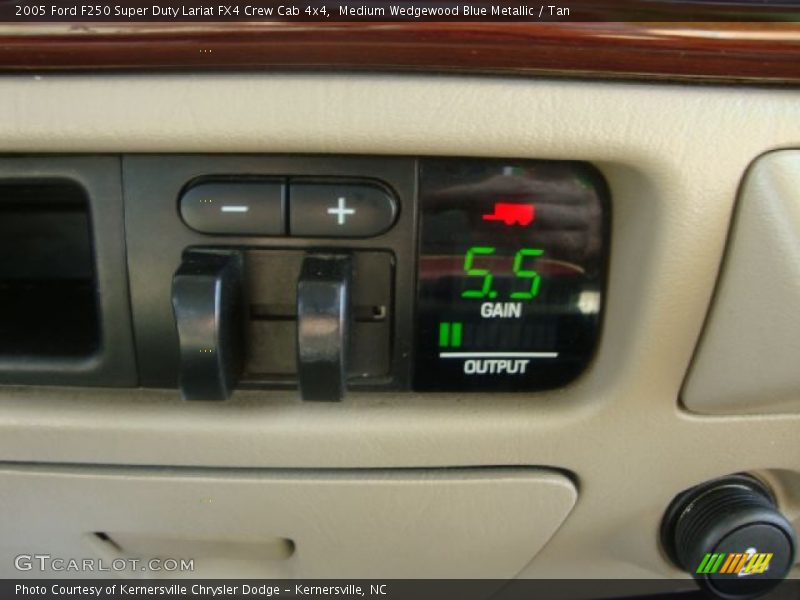 Medium Wedgewood Blue Metallic / Tan 2005 Ford F250 Super Duty Lariat FX4 Crew Cab 4x4