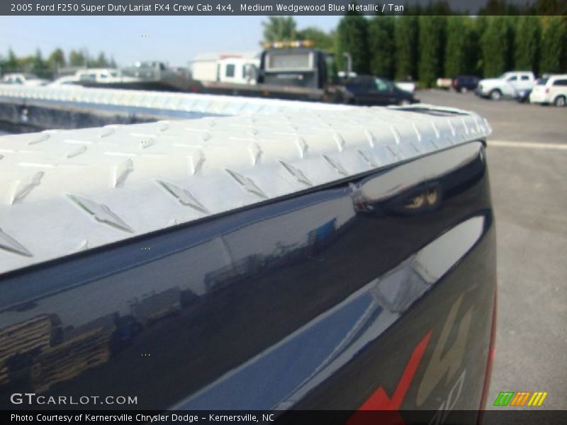 Medium Wedgewood Blue Metallic / Tan 2005 Ford F250 Super Duty Lariat FX4 Crew Cab 4x4