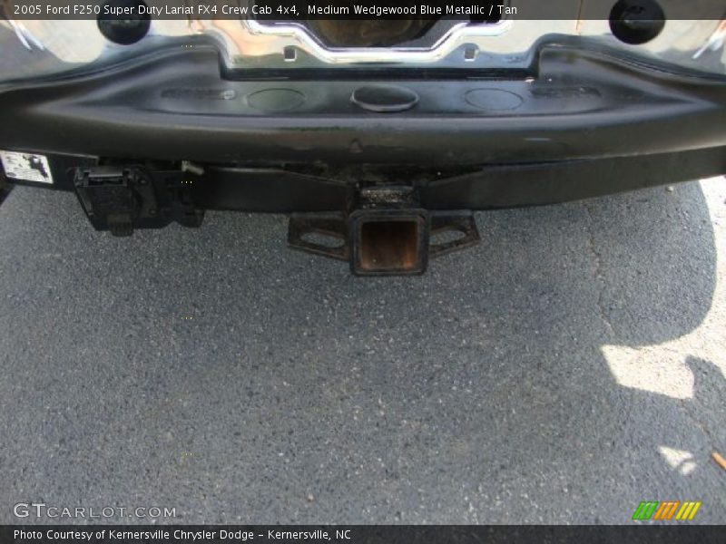 Medium Wedgewood Blue Metallic / Tan 2005 Ford F250 Super Duty Lariat FX4 Crew Cab 4x4