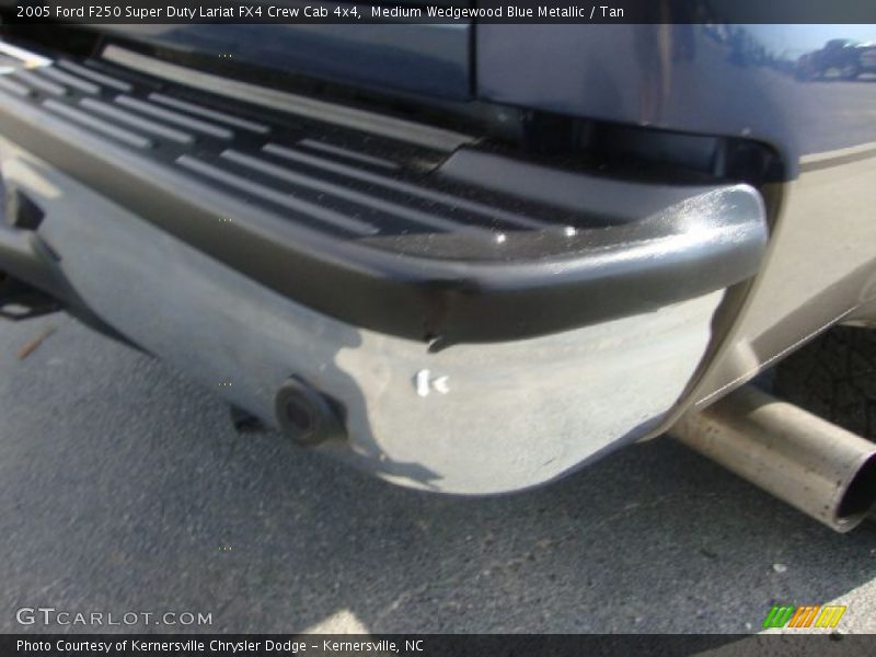 Medium Wedgewood Blue Metallic / Tan 2005 Ford F250 Super Duty Lariat FX4 Crew Cab 4x4