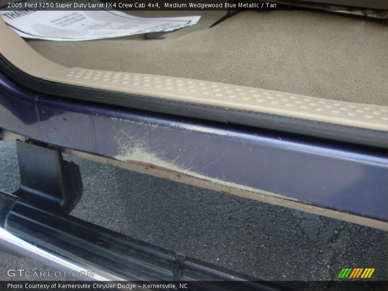 Medium Wedgewood Blue Metallic / Tan 2005 Ford F250 Super Duty Lariat FX4 Crew Cab 4x4