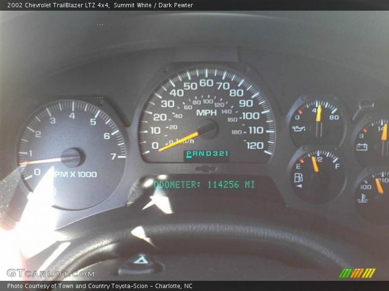 Summit White / Dark Pewter 2002 Chevrolet TrailBlazer LTZ 4x4